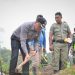 Rehabilitasi Hutan, Bupati Sukandar Tanam Pohon Bersama Danrem 042/ Gapu