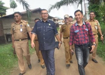 Bersama Dinas PUPR, Komisi III DPRD Kota Jambi Tinjau Kawasan Erosi Kelurahan Pasir Panjang