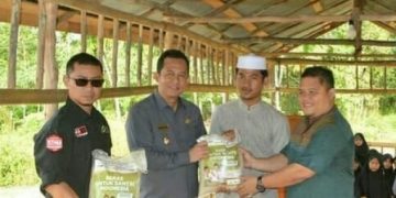 Wabub BBS dan ACT Bagikan Bantuan Beras ke Ponpes Muttaqin