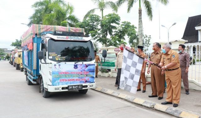 Bupati Safrial Launching Bantuan Sembako Untuk 20000 KK di Tanjab Barat