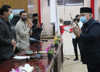 Bupati Tanjab Barat Hadiri Paripurna ke 4 Pembahasan LKPJ Tahun 2019