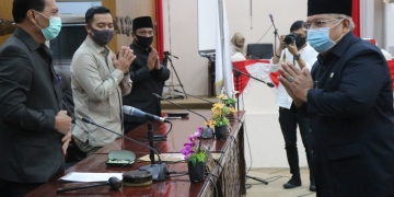 Bupati Tanjab Barat Hadiri Paripurna ke 4 Pembahasan LKPJ Tahun 2019