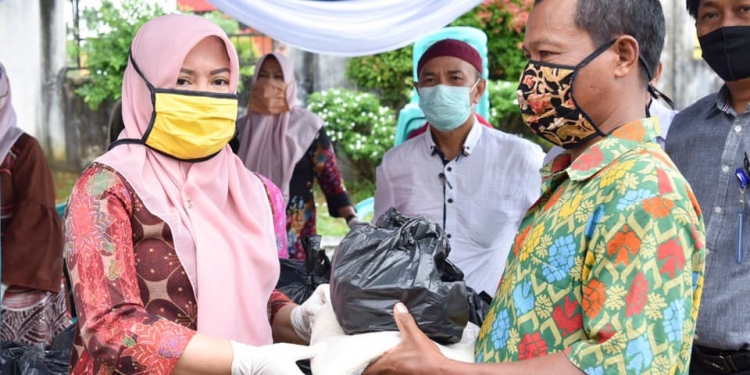 TP-PKK Batanghari Berikan Bantuan Sembako kepada masyarakat Terdampak Wabah Covid-19