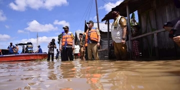 Tinjau Lokasi Banjir, Walikota Fasha Didampingi Kapolresta, Dandim 0415/BTH Susuri Sungai Batanghari