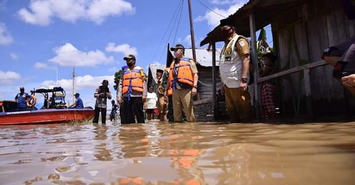 Tinjau Lokasi Banjir, Walikota Fasha Didampingi Kapolresta, Dandim 0415/BTH Susuri Sungai Batanghari