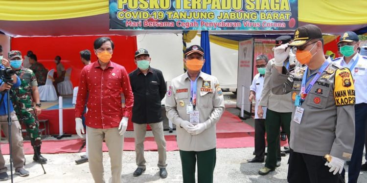 Gubernur Jambi, Kapolda, dan Ketua DPRD Tinjau Posko Terpadu Siaga Covid-19 Batas Jambi – Riau