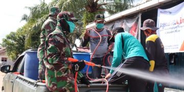 Anggota DPRD Muarojambi Lakukan Penyemprotan Disinfektan di Kumpeh Ulu