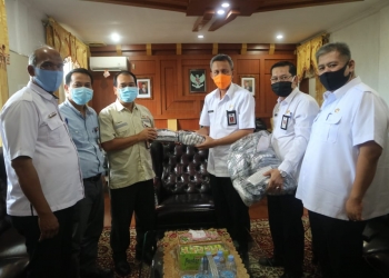 Sekda Tanjab Barat Terima Bantuan 9000 pcs Masker dari PT. Petro China International Jabung Ltd