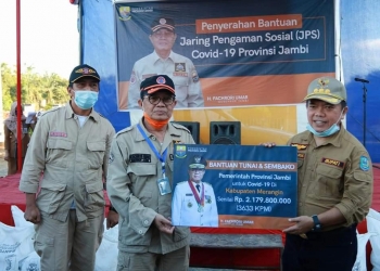 Gubernur Jambi Salurkan Bantuan JPS Covid-19 ± 3.633 KK di Merangin