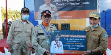 Gubernur Jambi Salurkan Bantuan JPS Covid-19 ± 3.633 KK di Merangin