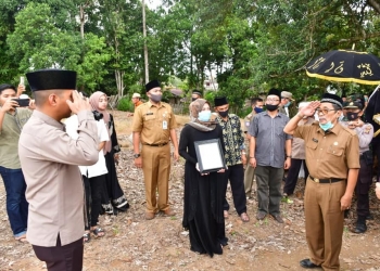 Bupati Syahirsah Ajak Masyarakat Kirimkan Do’a untuk Mendiang Wabup, Hj.Sofia Joesoef, SH,MM