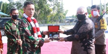 Bupati Serahkan Hibah Bangunan Pos AL Kepada Danlanal Palembang