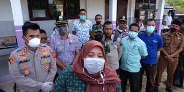Rela Menunggu 12 Jam, Bupati Masnah Busro Sambut Santri dari Ponpes Lirboyo