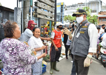 Walikota Fasha Bersama Wawako Melaksanakan Aksi Simpatik Pembagian Masker Bagi Masyarakat Kota Jambi