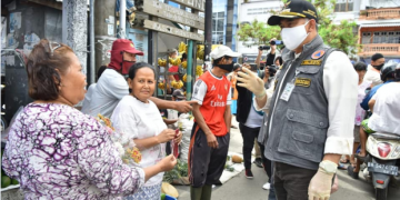 Walikota Fasha Bersama Wawako Melaksanakan Aksi Simpatik Pembagian Masker Bagi Masyarakat Kota Jambi