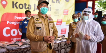 Walikota Fasha Serahkan Bantuan APD Untuk Tenaga Medis