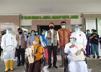 Walikota Fasha Lepas Pasien Yang Telah Sembuh Covid-19