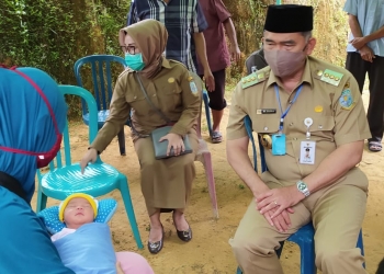 Walikota Fasha Serahkan Tali Asih Kepada Almarhumah Desmayanti