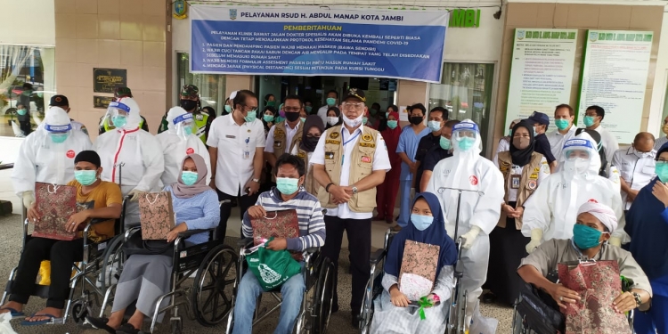 Walikota Fasha Lepas Pasien Yang Sembuh Dari Covid-19