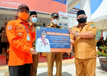 Rp2,1 M JPS Covid-19 Untuk 3.523 KK Warga Tanjabbar disalurkan Gubernur Jambi