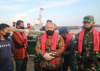 Bupati Safrial Bersama Danlanal Palembang Lakukan Patroli Perairan Kuala Tungkal