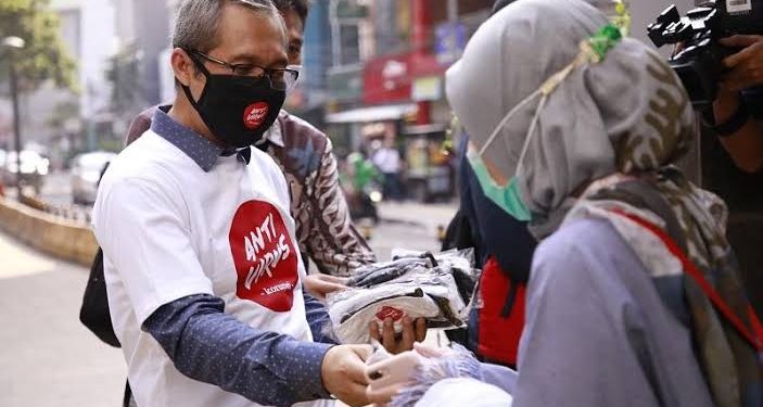 KPK Gelar Kampanye Antikorupsi Dengan Bagikan Masker Kepada Masyarakat