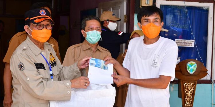 Bupati Hadiri Kunjungan kerja Gubernur Jambi Dalam Rangka Penyerahan Bantuan JPS