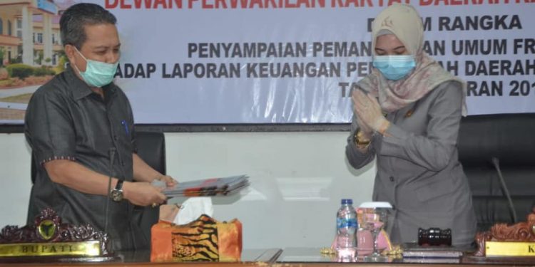 Bupati Syahirsah Hadiri Rapat Paripurna Penyampaian Pemandangan Umum Fraksi DPRD Batanghari