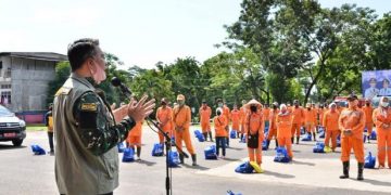 Walikota Fasha Menyerahkan Bantuan ke PHL Secara Simbolis