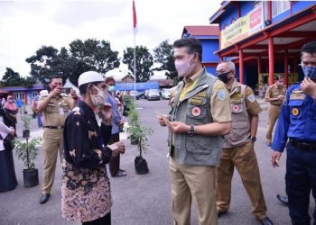 Walikota Syarif Fasha Bagikan 11.000 Bibit Cabe Kepada Masyarakat