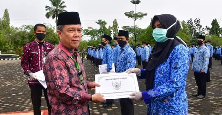 Bupati Syahirsah Berikan SK PNS dan Pengambilan Sumpah