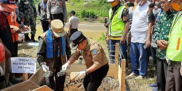 H. Al Haris Dampingi Gubernur Jambi Letakan Batu Pertama Pembangunan Jembatan Rantau Limau Manis