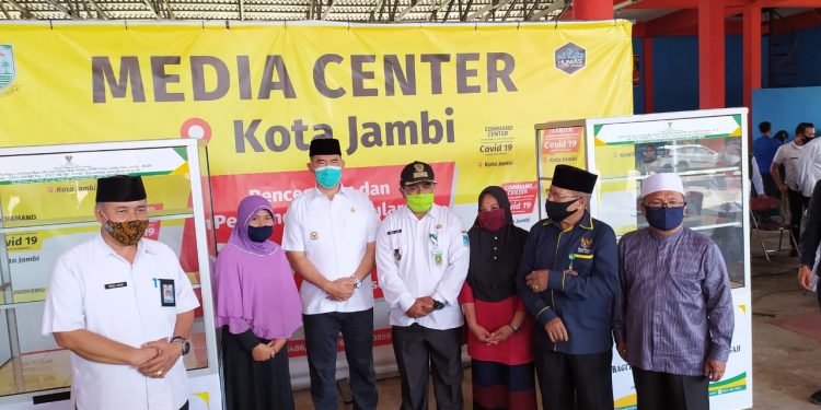 Walikota Fasha Serahkan Secara Simbolis Bantuan Baznas Kota Jambi