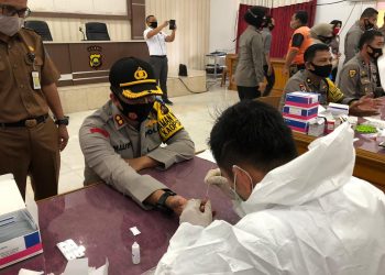 Ikuti Rapid Test, Kapolres Merangin Beserta 200 Personil Hasilnya Non Reaktif