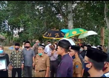 Sekda Bakhtiar Beri Penghormatan Kepada Almarhumah  HJ, Sofia Joesoef