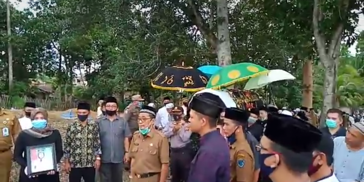 Sekda Bakhtiar Beri Penghormatan Kepada Almarhumah  HJ, Sofia Joesoef