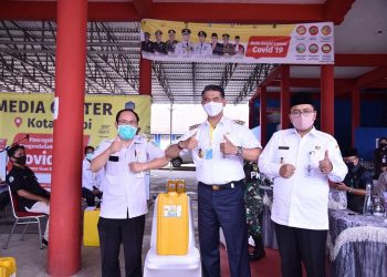 Walikota Fasha Serahkan Bantuan Hand Sanitizer Kepada Instansi Vertikal di Kota Jambi