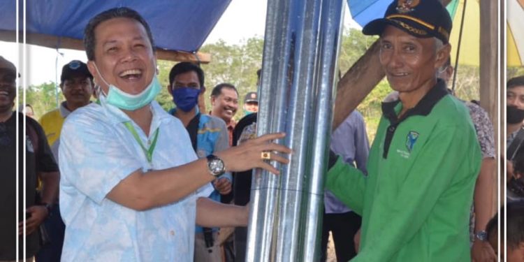 Bupati Syahirsah Serahkan Bantuan Saung Sawah kepada Kelompok Tani Sawah Tuo dan GTP