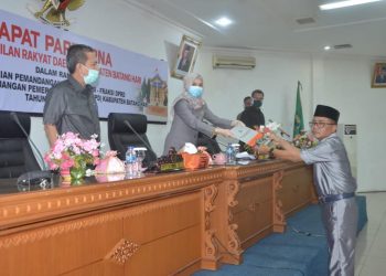 Bupati Batanghari Hadiri Paripurna Penyampaian Terhadap LKPD TA 2019