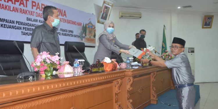 Bupati Batanghari Hadiri Paripurna Penyampaian Terhadap LKPD TA 2019