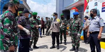 Danrem 042/Gapu Bersama Bupati Tanjab Barat, Dandim Tanjab dan Kapolres Tanjab Barat Cek Penumpang Dari Kapal Asal Batam di Pelabuhan Roro