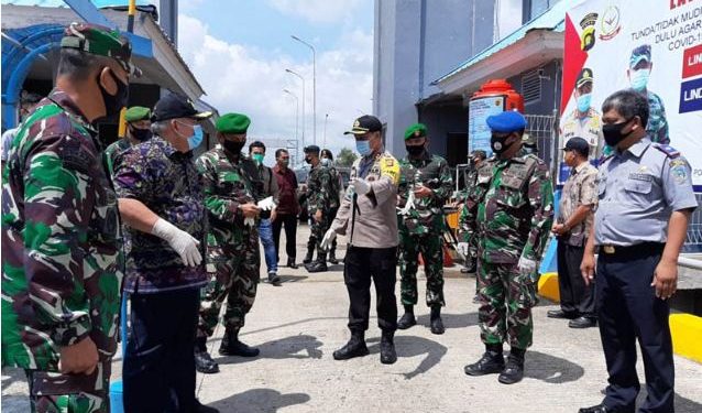 Danrem 042/Gapu Bersama Bupati Tanjab Barat, Dandim Tanjab dan Kapolres Tanjab Barat Cek Penumpang Dari Kapal Asal Batam di Pelabuhan Roro