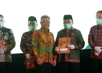 Bupati Merangin Menerima Sertifikat Tanah Milik Pemda  Dari BPN Jambi