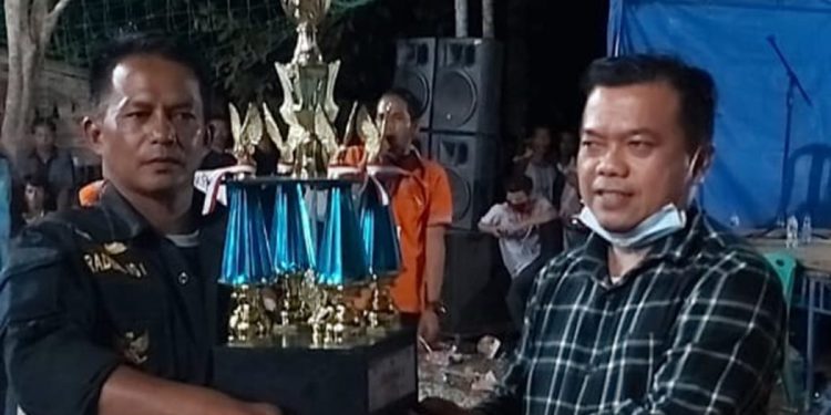 H  Al Haris Tutup Turnamen Bupati Cup 2020 Desa Kapuk