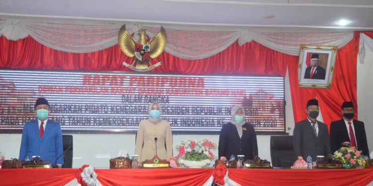 Bupati Syarhirsah Hadiri Rapat Paripurna DPRD Batang Hari Dalam Rangka Mendengarkan Pidato Kenegaraan Presiden RI