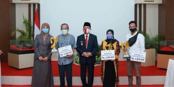 Fachrori Serahkan Penghargaan dan Tali Kasih untuk Veteran dan Pejuang Jambi