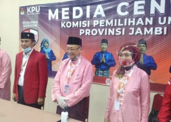 CE-Ratu Daftar ke KPU Provinsi Jambi
