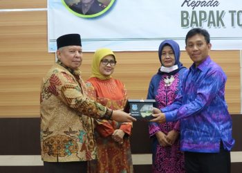 Bupati Safrial Hadiri Pisah Sambut Kajari Tanjab Barat