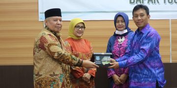 Bupati Safrial Hadiri Pisah Sambut Kajari Tanjab Barat