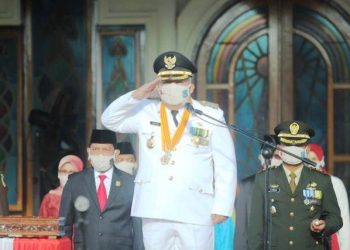Bupati Safrial Ikuti Upacara Pengibaran Bendera Merah Putih HUT RI ke-75